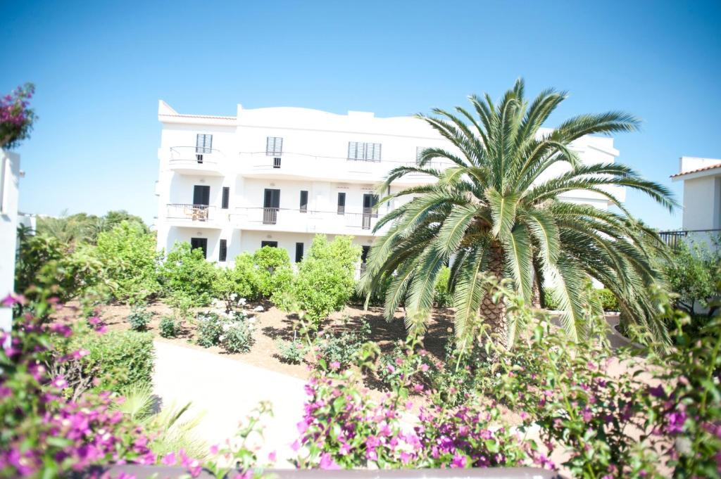 Oasiclub Hotel فيستَ المظهر الخارجي الصورة