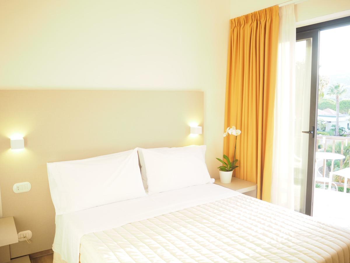 Oasiclub Hotel فيستَ المظهر الخارجي الصورة
