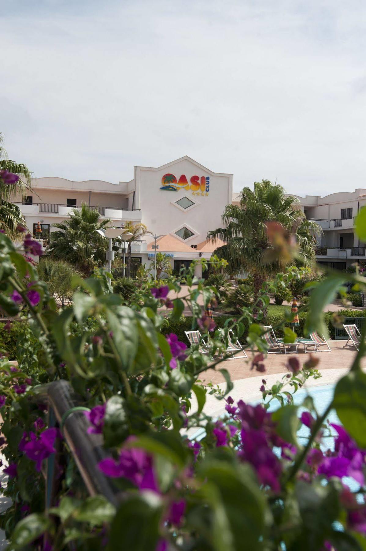 Oasiclub Hotel فيستَ المظهر الخارجي الصورة