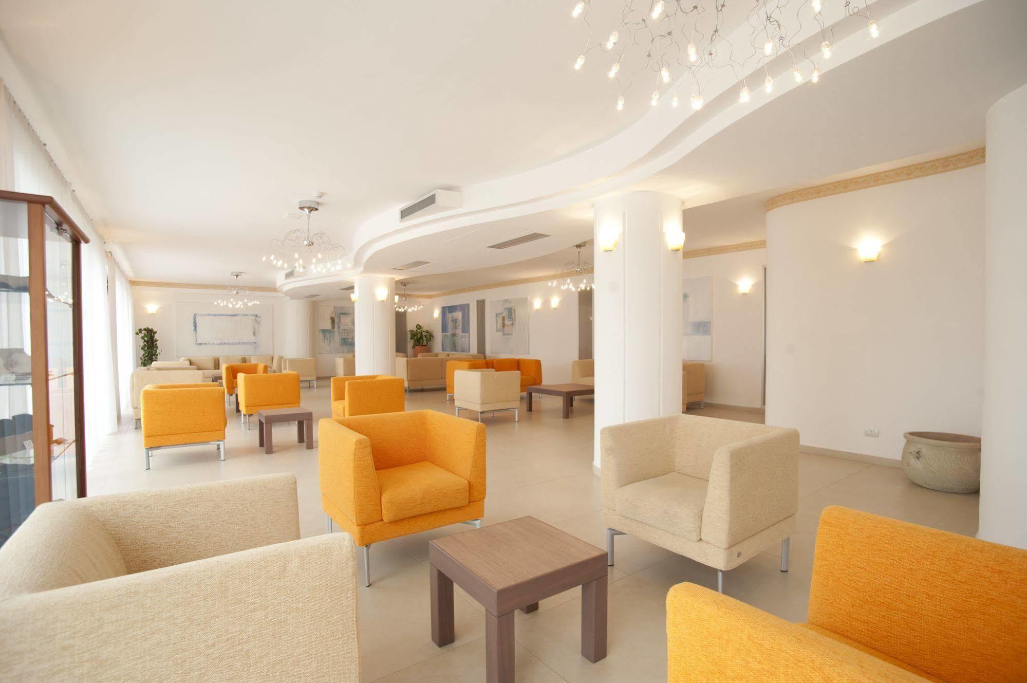 Oasiclub Hotel فيستَ المظهر الخارجي الصورة