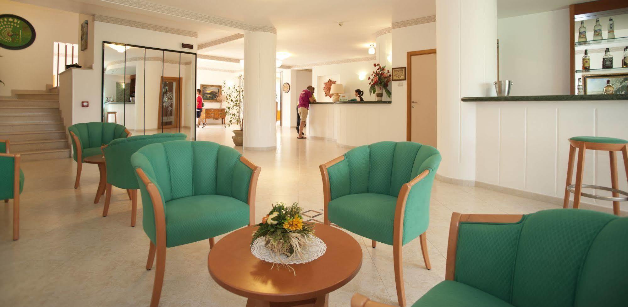 Oasiclub Hotel فيستَ المظهر الخارجي الصورة