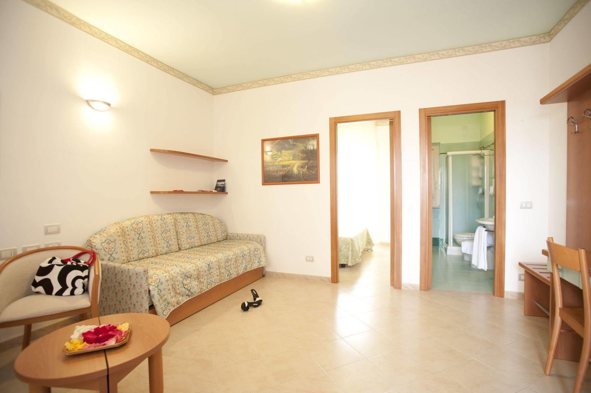 Oasiclub Hotel فيستَ المظهر الخارجي الصورة