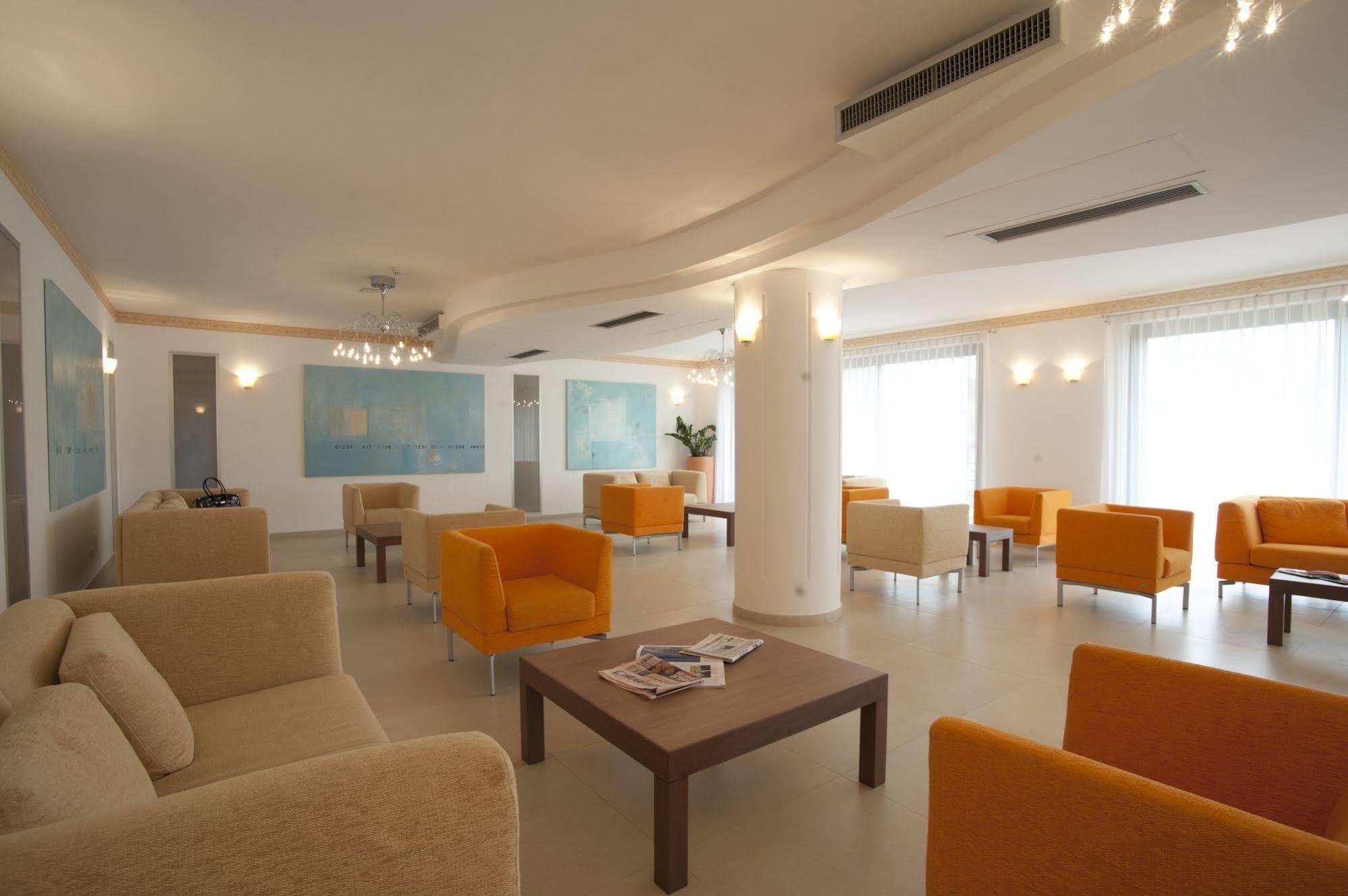 Oasiclub Hotel فيستَ المظهر الخارجي الصورة