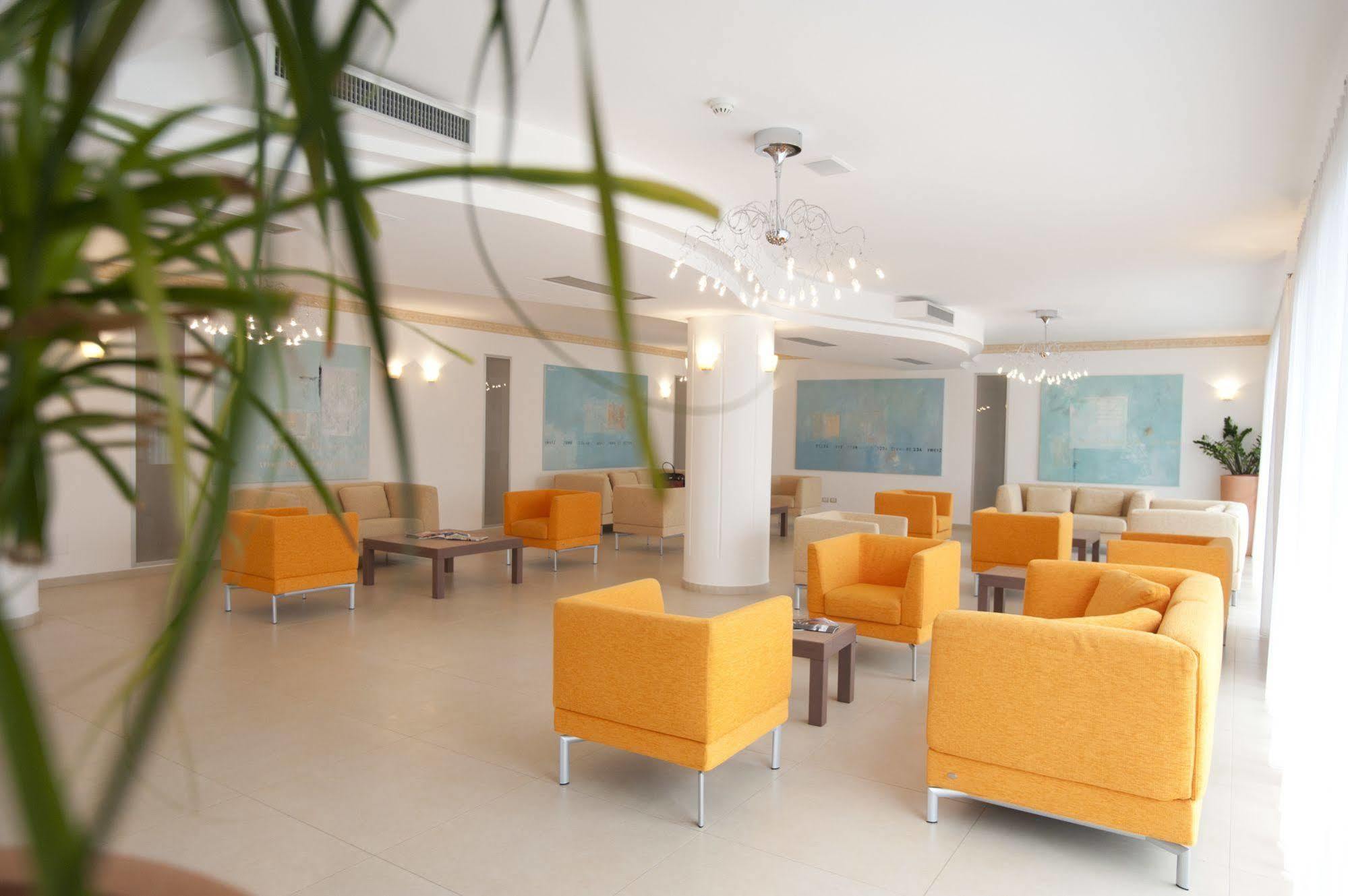 Oasiclub Hotel فيستَ المظهر الخارجي الصورة