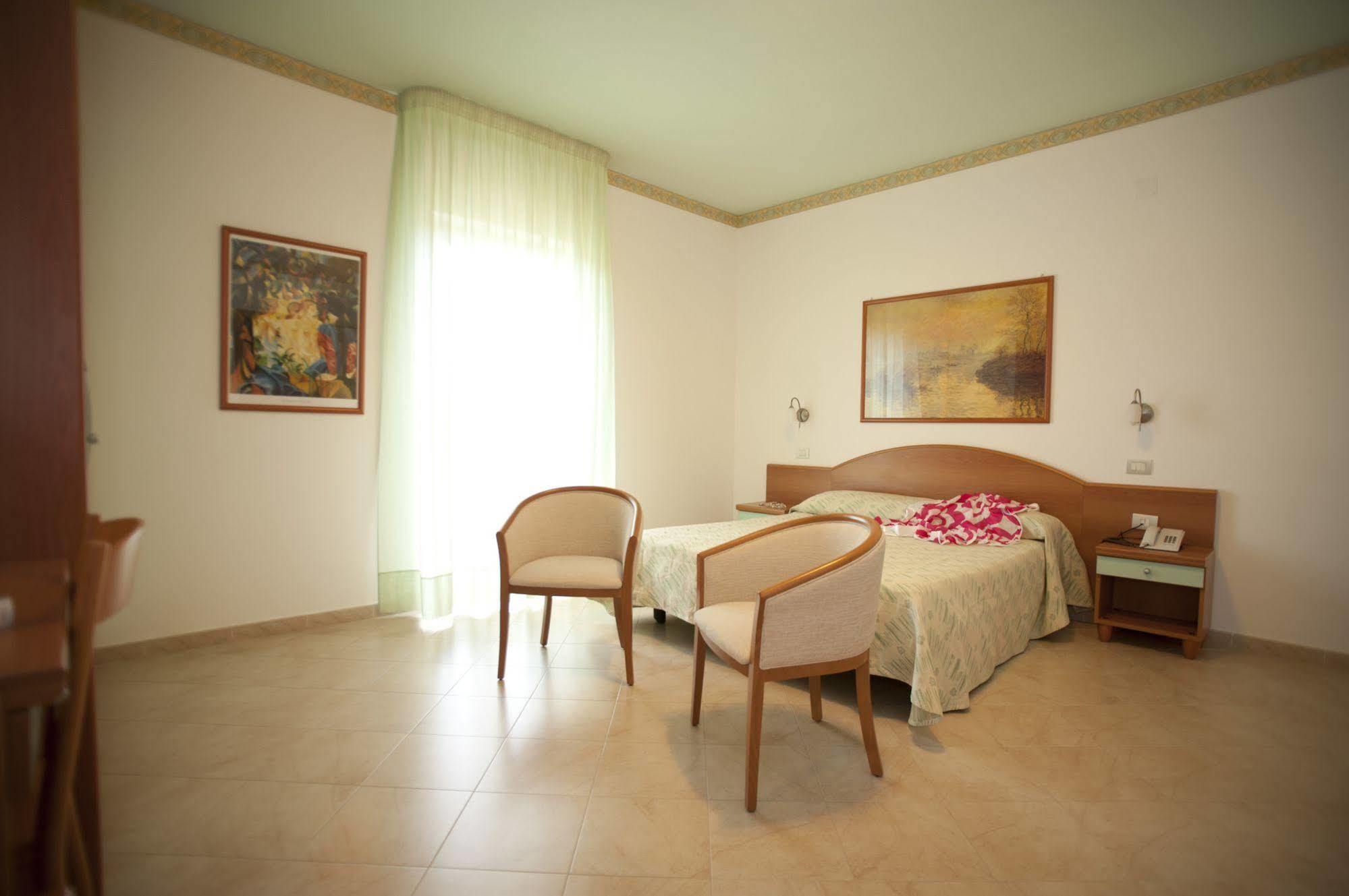 Oasiclub Hotel فيستَ المظهر الخارجي الصورة