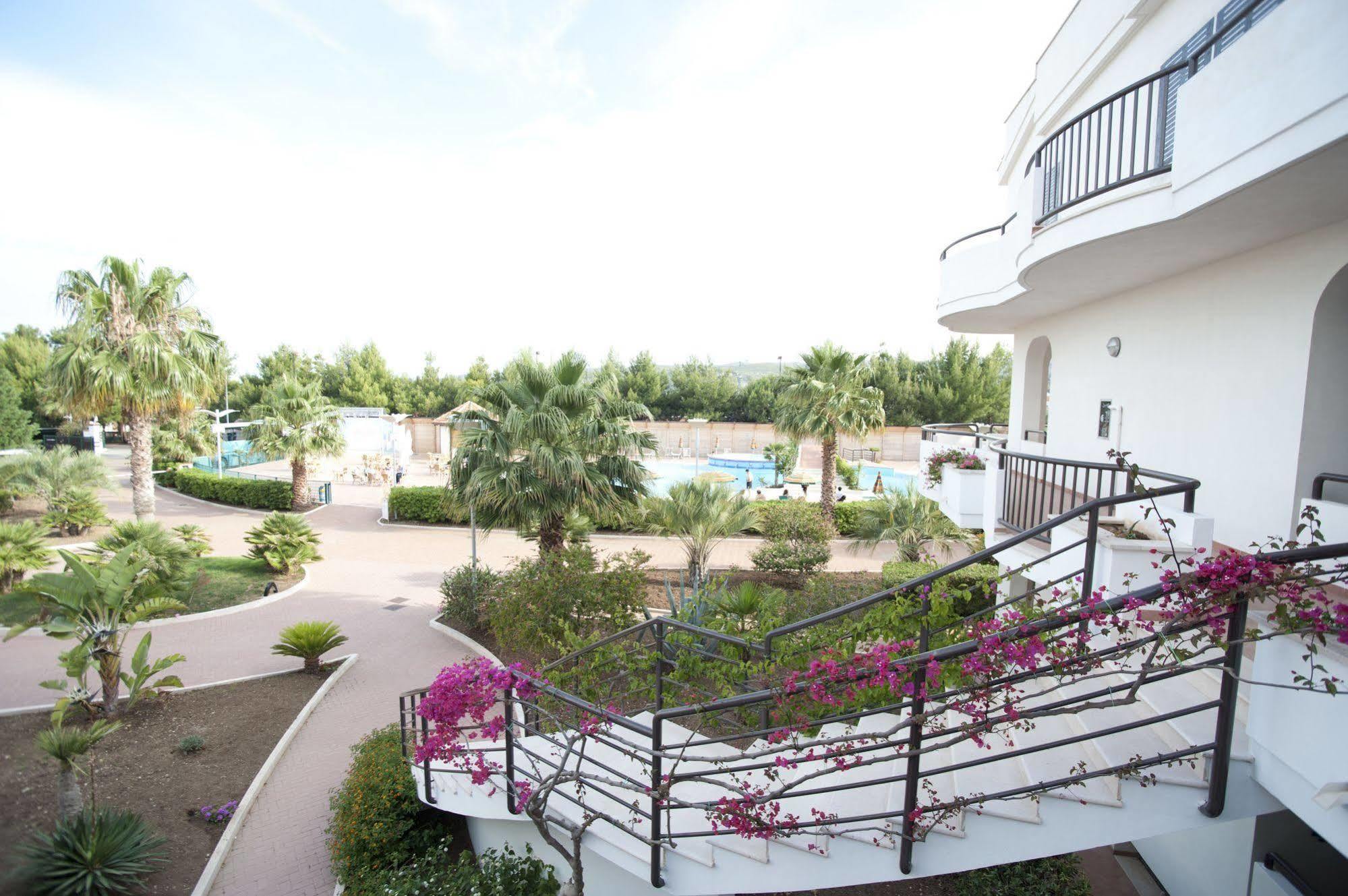 Oasiclub Hotel فيستَ المظهر الخارجي الصورة