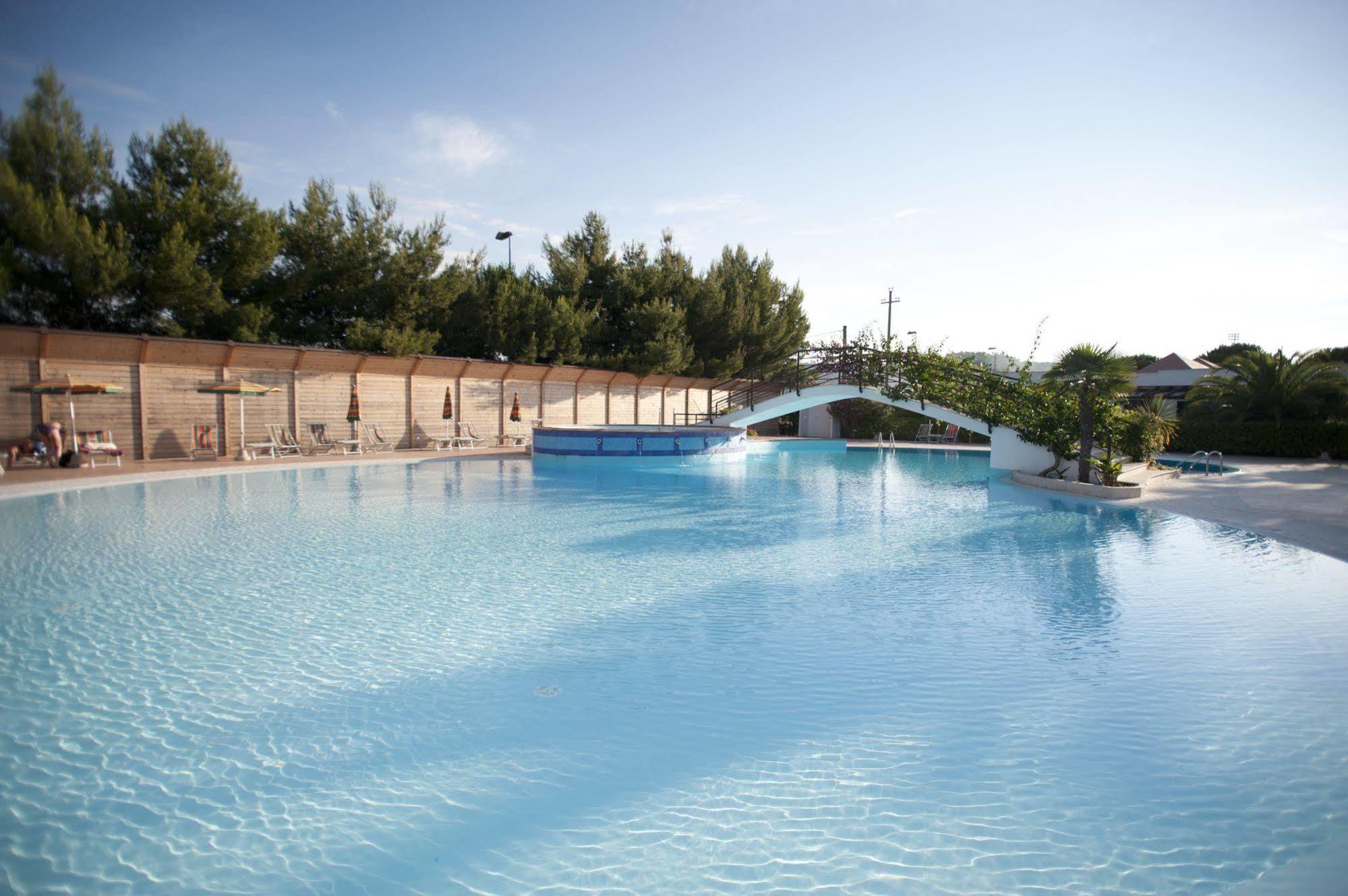 Oasiclub Hotel فيستَ المظهر الخارجي الصورة