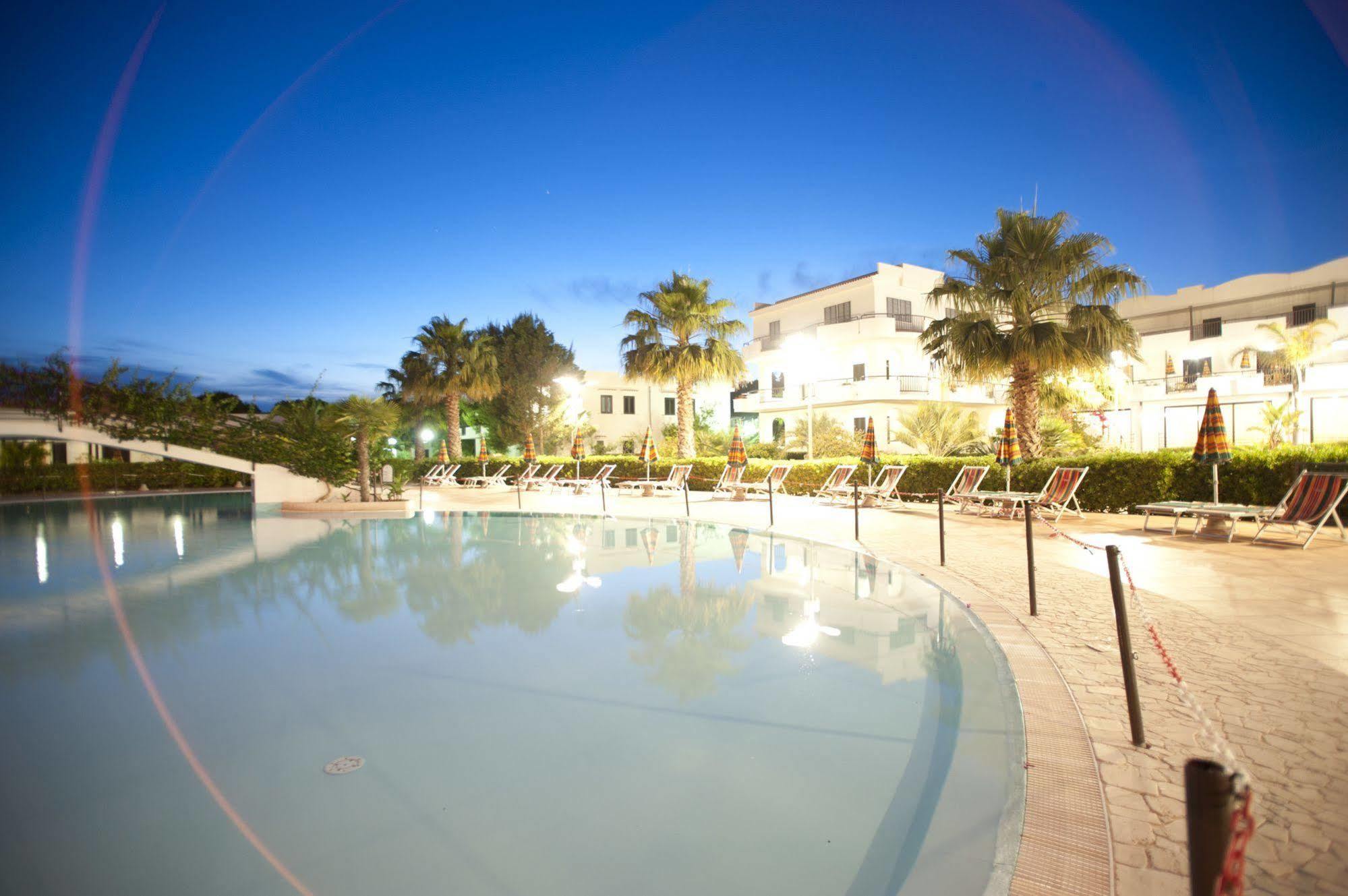 Oasiclub Hotel فيستَ المظهر الخارجي الصورة
